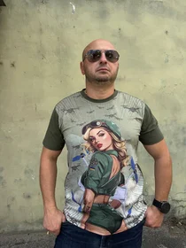 Футболка Пін-Ап дівчина з дроном